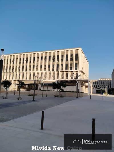 مكتب مميز 136 متر للايجار متشطب بالكامل بافضل موقع في كمبوند ميفيدا التجمع الخامس Mivida Business Park New Cairo