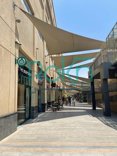 عيادة فيو المحور 64 متر للايجار في arkan plaza الشيخ زايد
