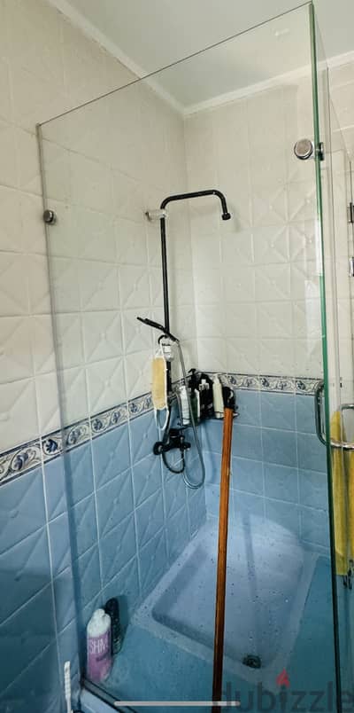 Glass shower cabin