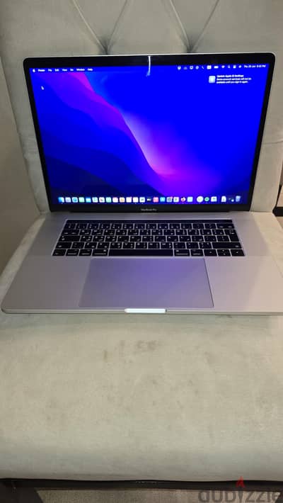 macbook pro 2017 15'6 inch حالة ممتازة مع ماوس آبل