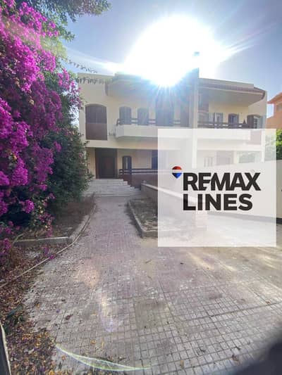 Villa for sale in Al-Shorouk City, super lux finishing in Armed Forces Compound, immediate delivery, northern facade