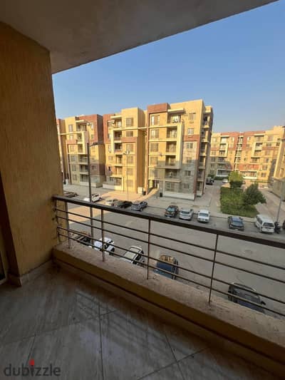 For rent, an apartment in Dar Misr, Al-Qarnfal, First Settlement, directly in front of Gate 1 on the main Youssef Al-Sebai axis, opposite Gate 24, Al-Rehab, and the Eastern Market next to Al-Khairat Mosque.