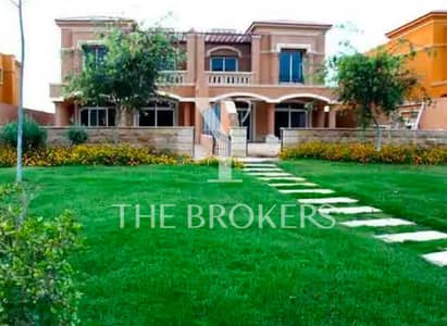 فرصة سكنية في أرقى كمبوند بـ زايد  تاون هاوس للبيع في Royal Meadows