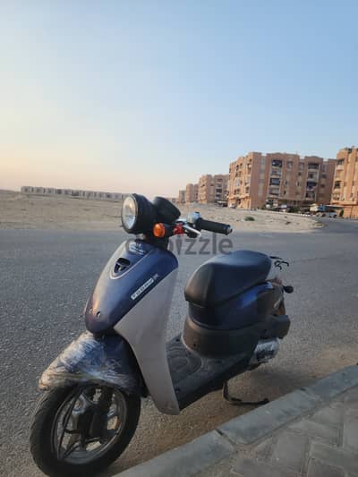 النوع Honda today 50cc و الميزه مش بيترخص و الاسكوتر من 2008