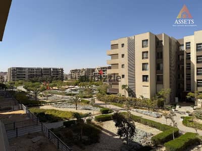 شقة ريسيل في بالم هيلز متشطبة تطل مباشرة ع ليك
