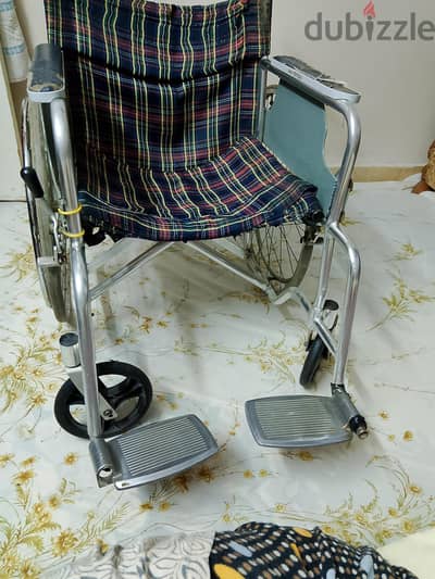 كرسى متحرك  المونيوم خفيف الوزن