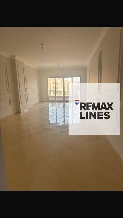 170 square meters Super Lux finishing in Wessal compound close to the club and the mosque with a garden view and services street
