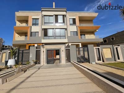 Apartment for sale in West Golf Extension, 335 sqm.