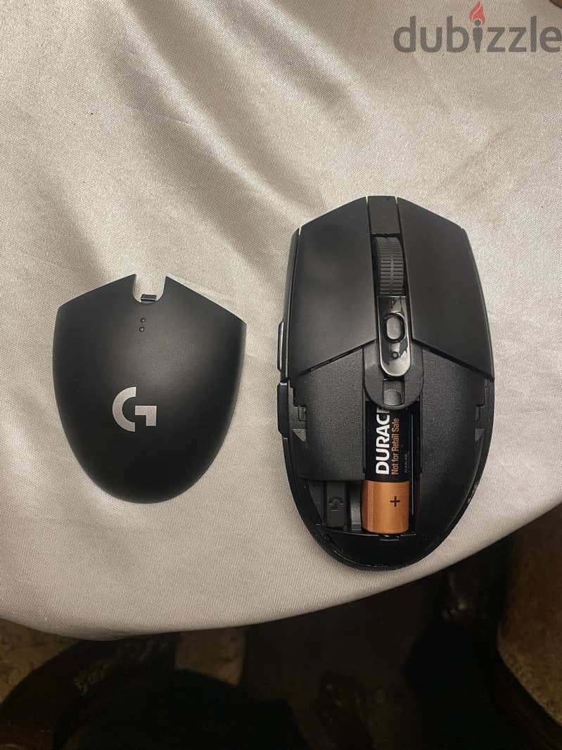 Logitech G305 Wireless Gaming Mouse 1