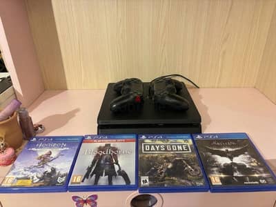 Playstation 4 slim 1T مع أربع ألعاب سي دي هدية
