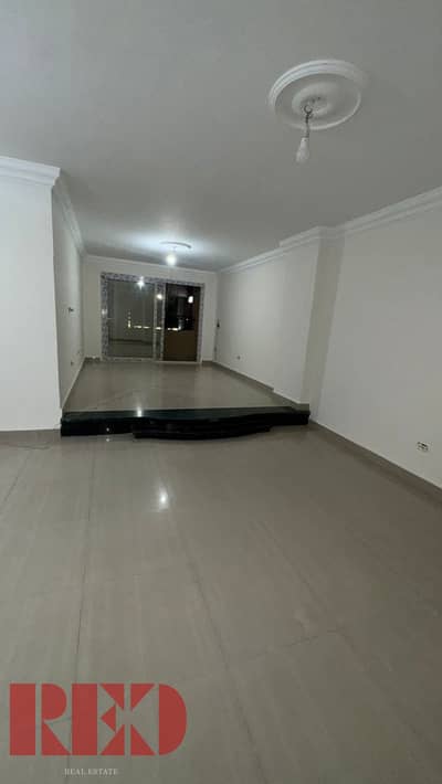 180 sqm apartment for sale in the heart of Smouha at Edmond Fremon intersection, ideal for residential, offices, and clinics use