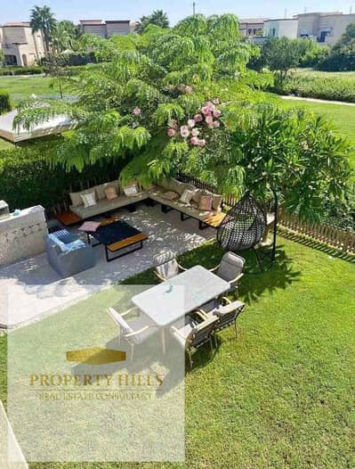 Villa for Sale behind al ahly club in Solay Compound with private pool  Unit Type: townhouse  Area: 167 sqm  Parking: Private parking space   Compound Features:  Prime location just 3 minutes from Al Ahly Club  Modern designs with premium finishing  Wide
