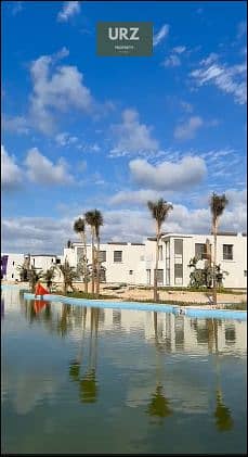 شالية باقرب استلام بخصم 30 % وتشطيب كامل مع التكيفات فيو علي البحر والاجون في راس الحكمة بجوار مدن و دقائق من جون سوديك و سيزر و ماونتن فيو للبيع
