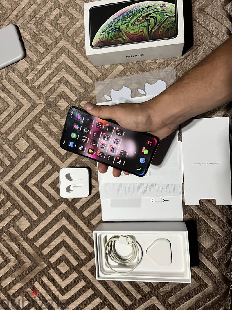 Apple - iPhone XS Max 1