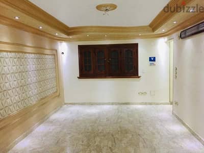 حجرة داخل عيادة للإيجار 391 شارع رمسيس امام مستشفى الدمرداش أمام معهد