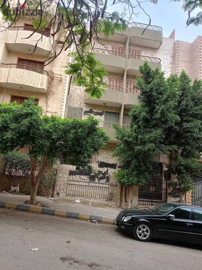 بيت للبيع في مدينة العبور في الحي الاول