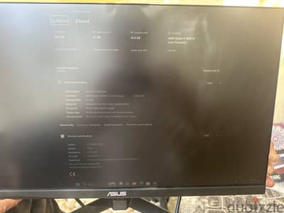 All White pc comes with monitor,keyboard and mouse