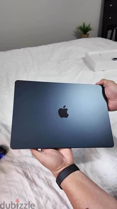Macbook Air Midnight 2025