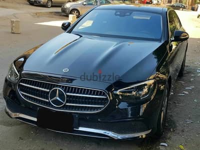 Mercedes-Benz E200 2022 عداد ٥٠٠٠ كيلو فقط