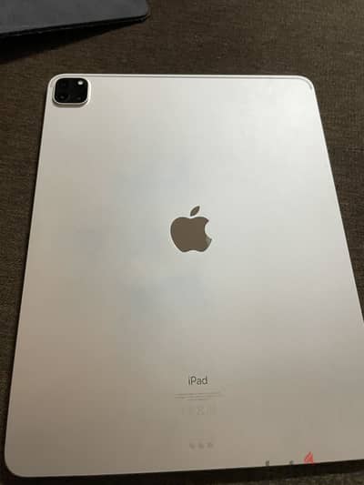 iPad pro m2  silver 4th. Generation 256 used for salee