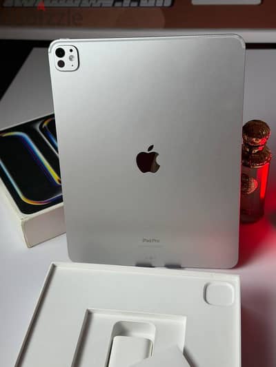 ipad pro m4 ١٣ انش
