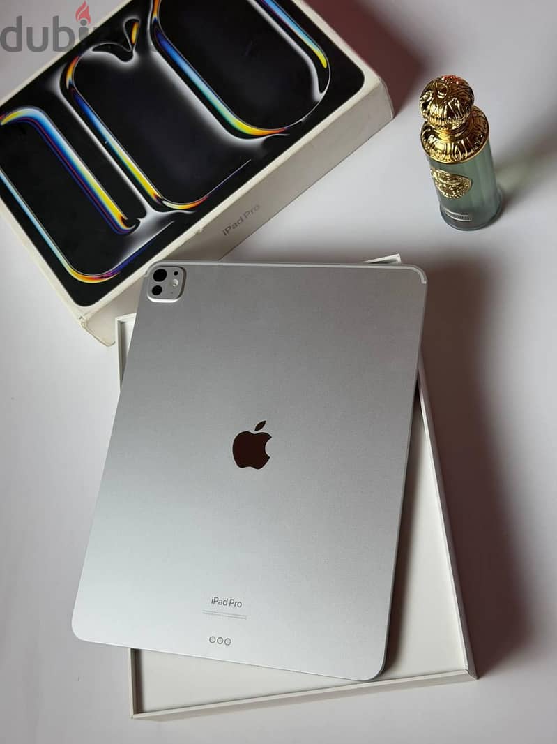 ipad pro m4 ١٣ انش 3