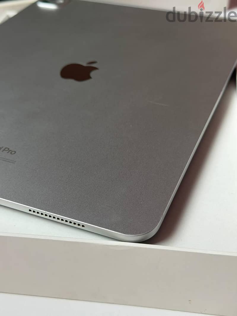 ipad pro m4 ١٣ انش 4