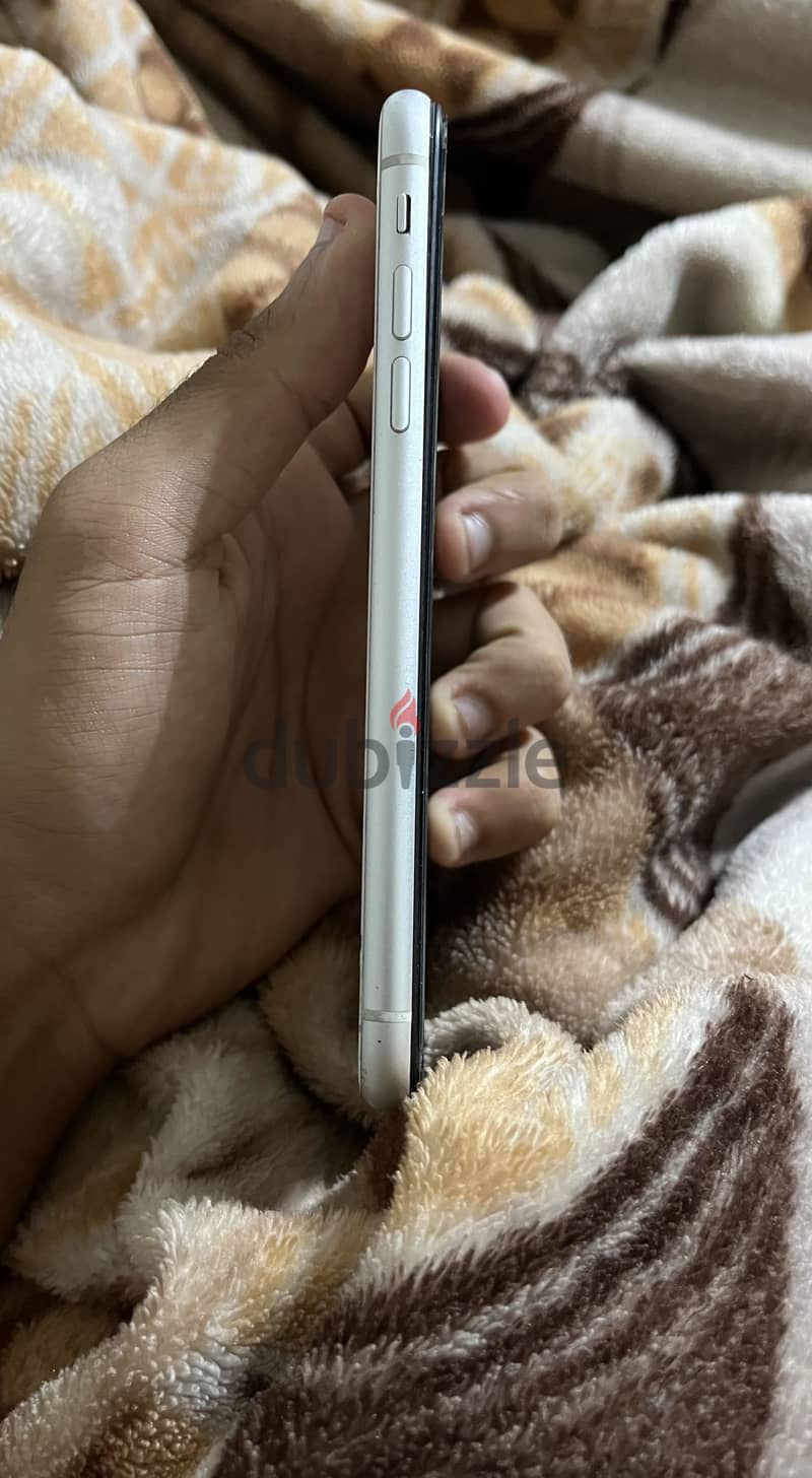 Apple - iPhone XR 3