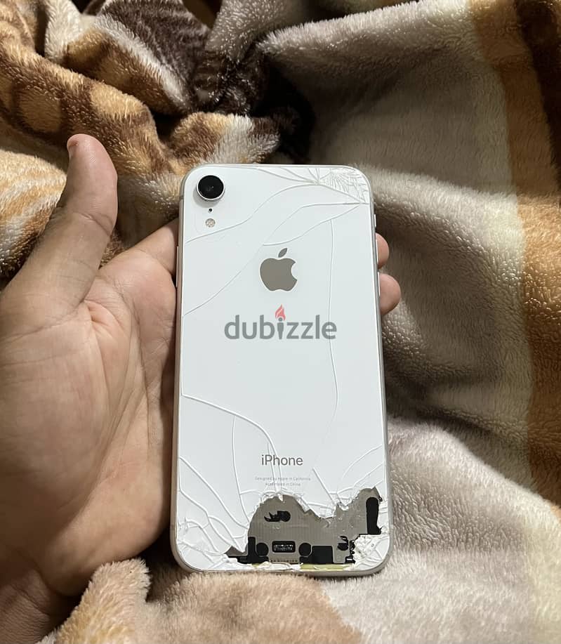 Apple - iPhone XR 4