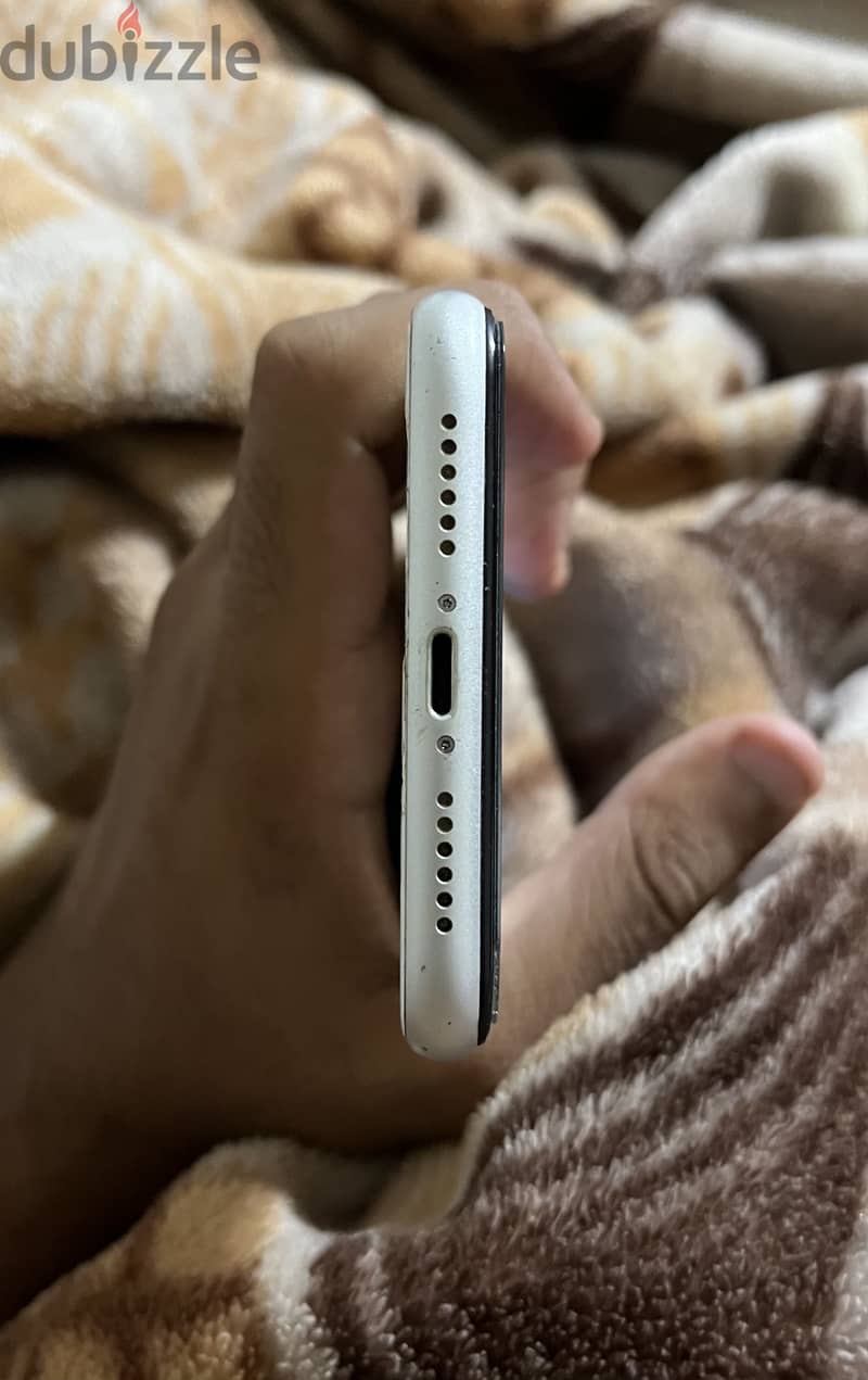 Apple - iPhone XR 5