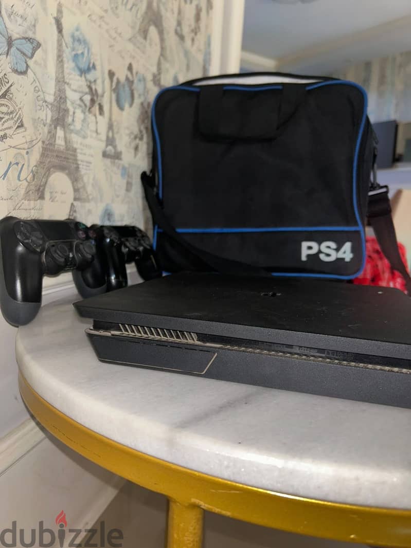 Playstation 4 slim 4