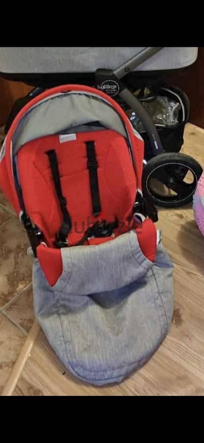 عربة  أطفال  ماركة. Peg Perego