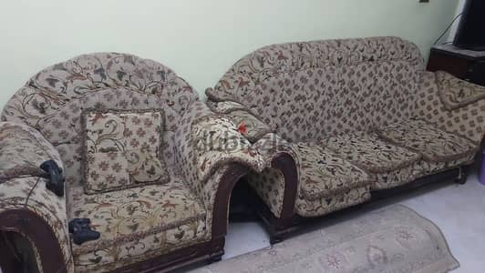 انتريه مكون من كنبة3فرد+كنبة2فرد+2عدد 2كرسى
