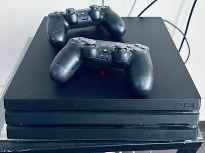 بلاي ستيشن ٤ برو ١ تيرا مع دراعين اصلي ps 4 pro 1 tera +2 joystick