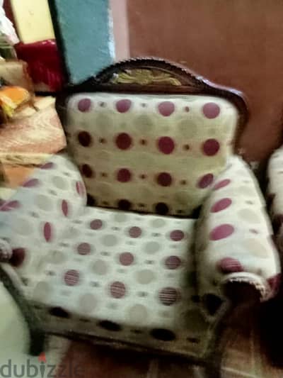 انتربه  كنبه  و٢.  كراسي