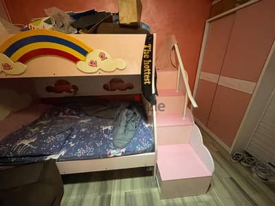 غرفة نوم اطفال بحالة ممتازة من in &out furniture
