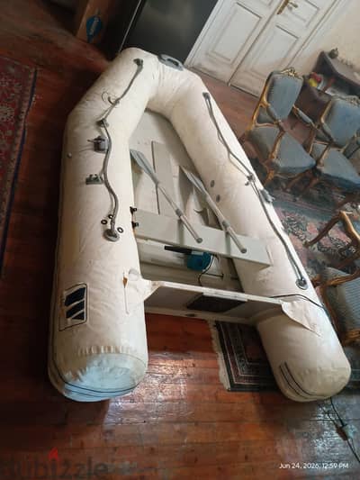 Boat زودياك بالموتور