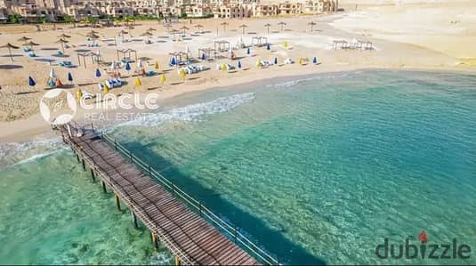ستوديو للبيع بالفرش والأجهزة بروف خاص في كمبوند كورال هيلز Coral Hills Resort الساحل الشمالي الكيلو 186 غرفة نوم واحدة + روف بمساحة 65 متر - تحديث الس