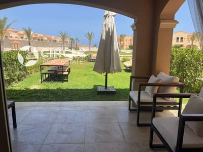 توين هاوس للبيع تشطيب كامل ومفروش بالكامل في كمبوند لافيستا باي La Vista Bay الساحل الشمالي بمساحة مباني 110 متر وأرض 220 متر