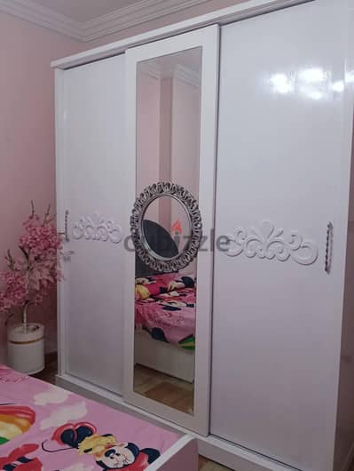 استرجي دهانات اخشاب  لجميع انواع الدهانات الاخشاب  شغل على مستوى عالي