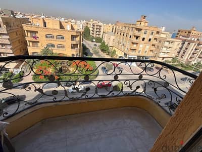 شقة للبيع الحى الرابع على المحور المركزى من المالك مباشر