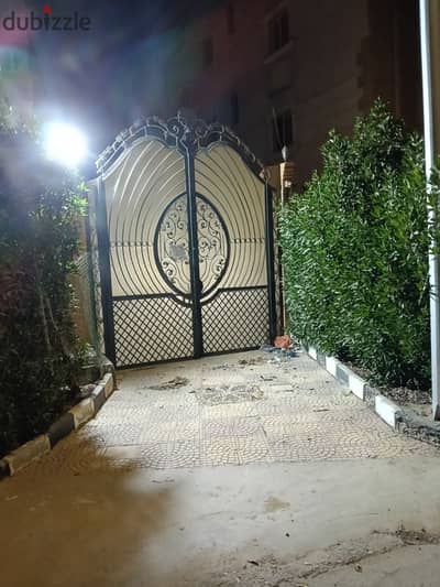 بدروم للايجار في غرب سوميد متشطب مع حمام و غرفه متشطب لوكس
