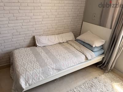 سرير و مرتبه من ikea استعمال سنتين فقط حاله ممتازه