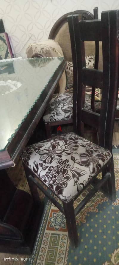 سفرة  ترابيزة بالزجاج و6كراسي