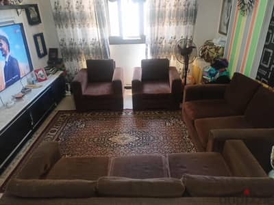 فرصه. . . انتريه كامل . كنبه تلاته +كنبه اتنين+٢فوتيه +٢ فوتيه منفصل+مكتبه