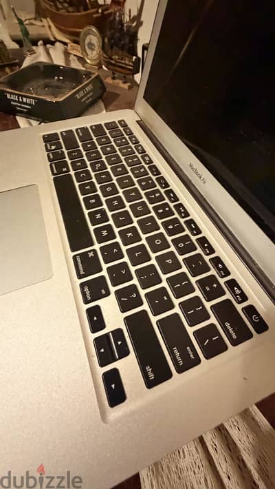 MacBook Air 13-inch 2017
