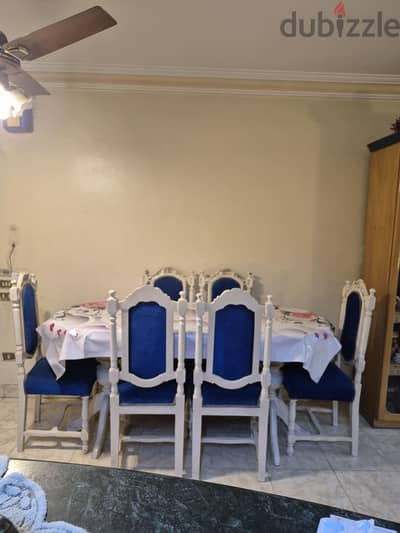 تربيزة و ٨ كراسي