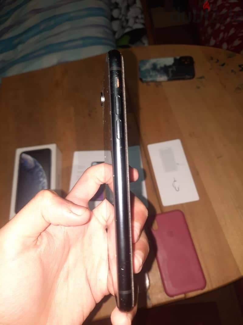 Apple - iPhone XR 1