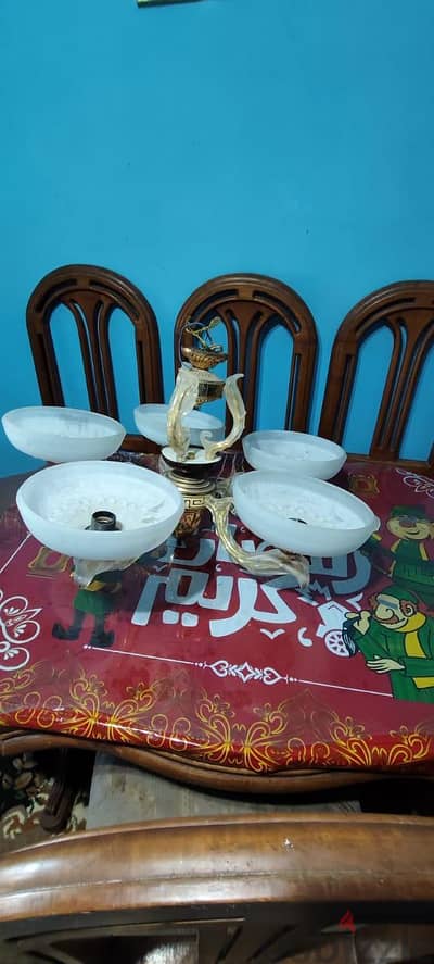 نجفه مكونه من 5 لمبات