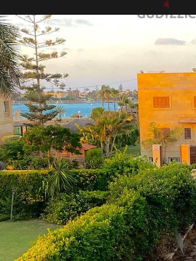 فيلا للايجار مارينا 4الساحل الشمالي تاني صف بحيره بجوار السوق التجاري